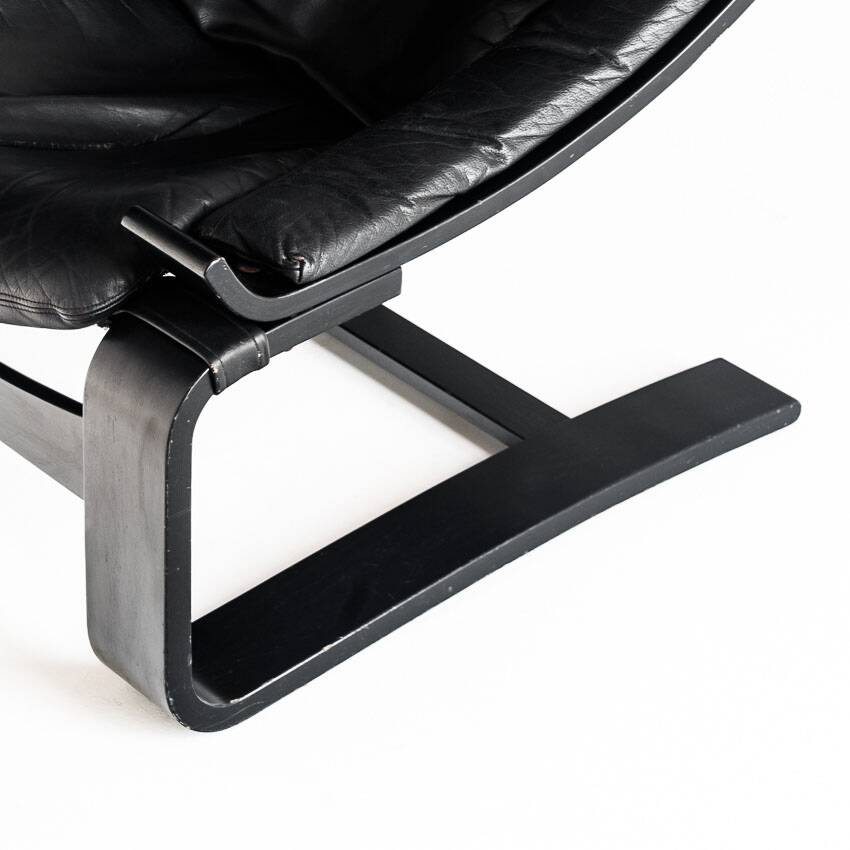 Kroken armchair in curved wood and leather. Design by Ake Fribytter for Nelo. Sweden, 80s