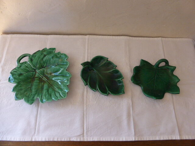 Set of 3 dishes in the shape of a ceramic leaf 1960