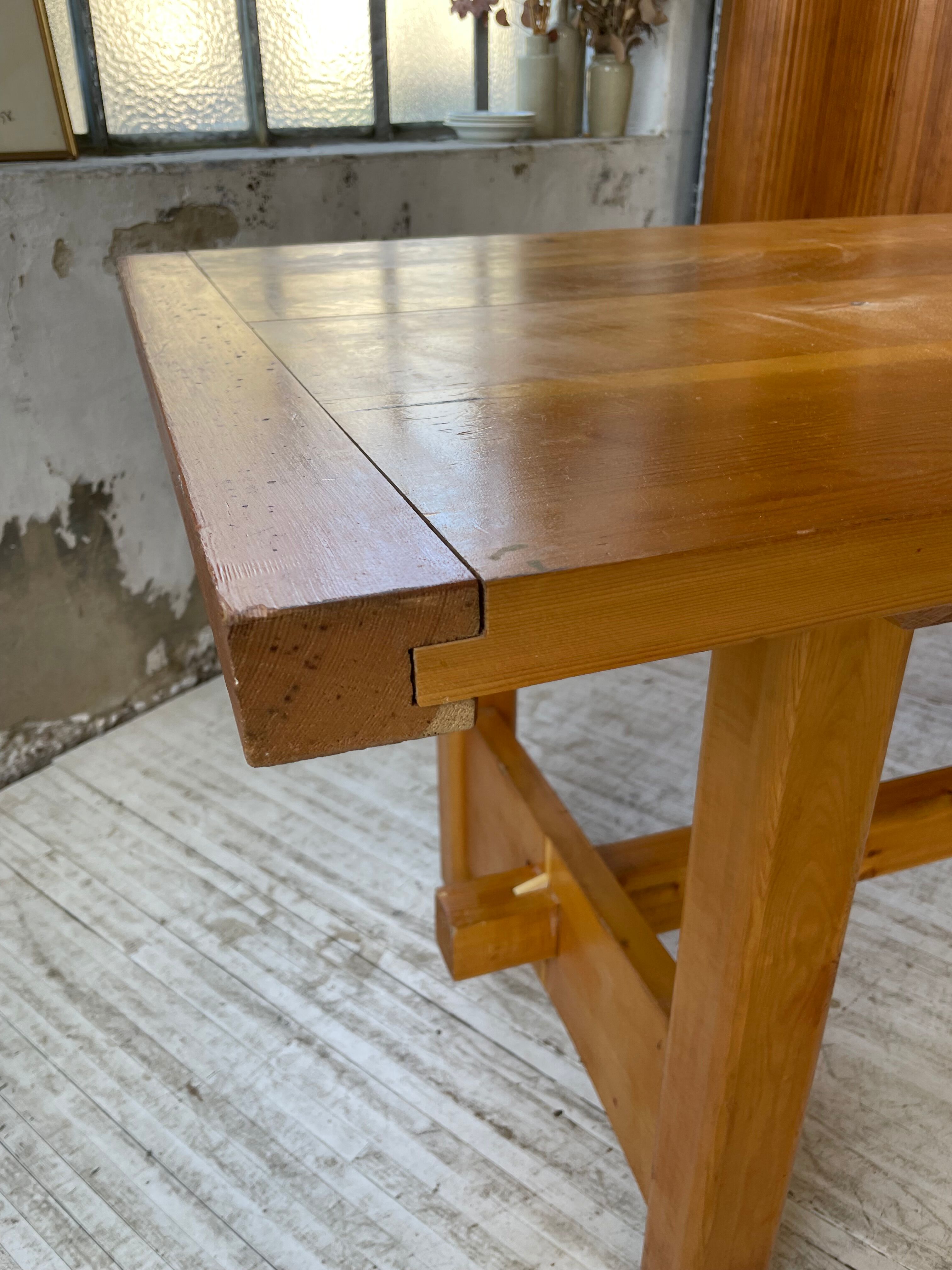Mountain furniture table in pine 2m