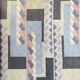 Tapis en laine noué main Tisca à motif géométrique, signé “ILES”, France, années 1990