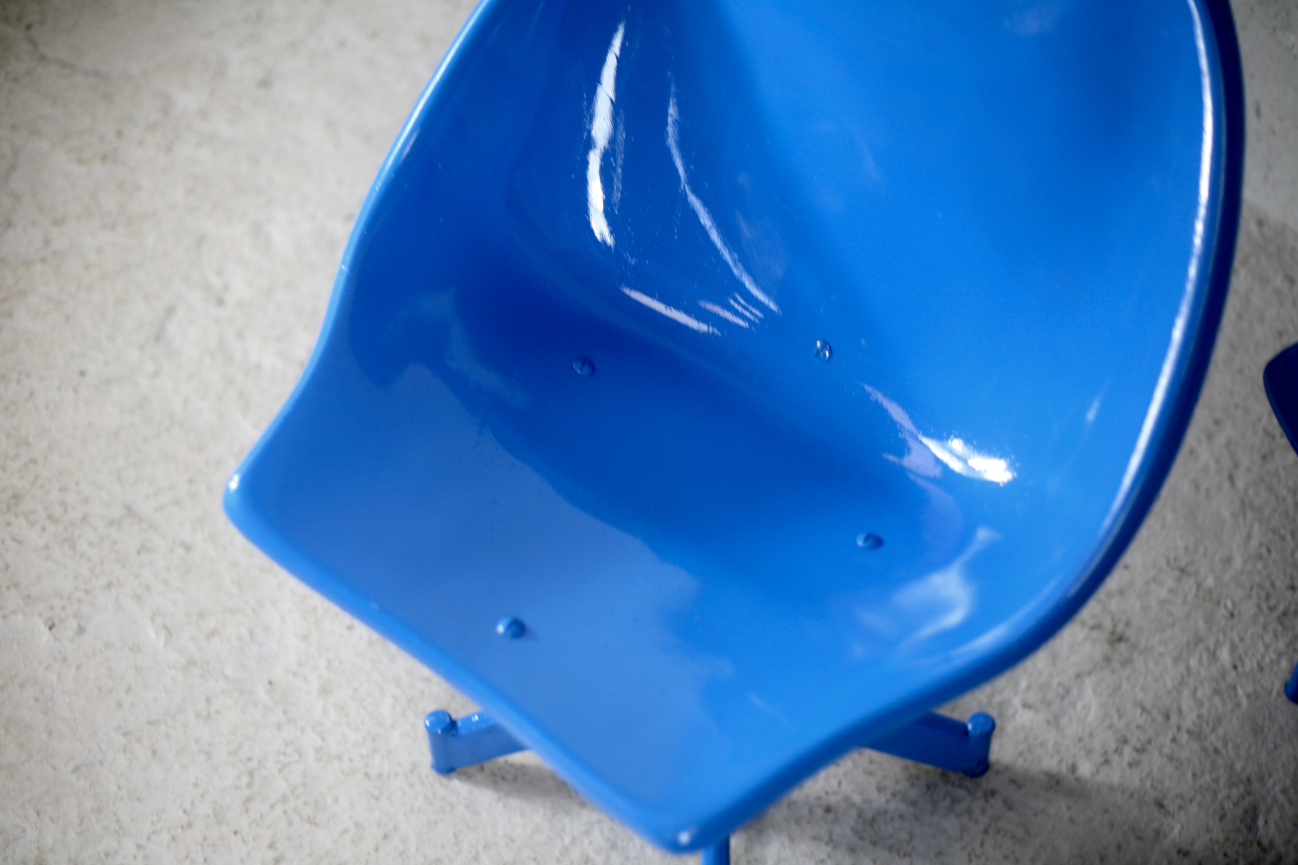 3 chairs "space Age", resin and steel, France, circa 1970.