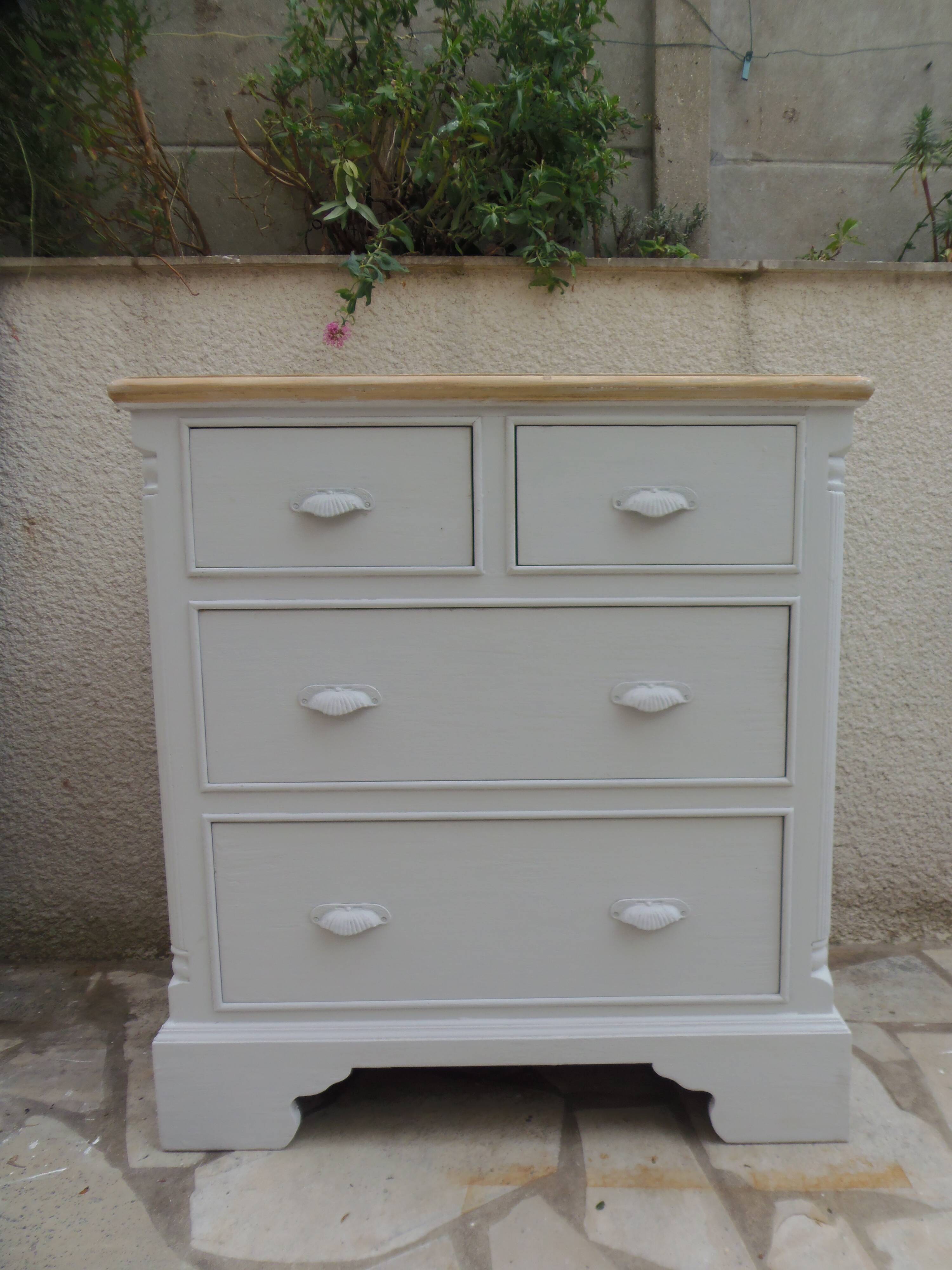 Beautifully crafted English chest of drawers, finished in pearl grey, with a wooden top.