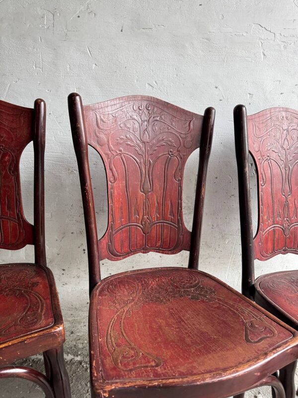 Ensemble de 4 chaises Art Nouveau en hêtre courbé, assises en relief brun-rouge foncé (Jacob & Josef Kohn, vers 1900)
