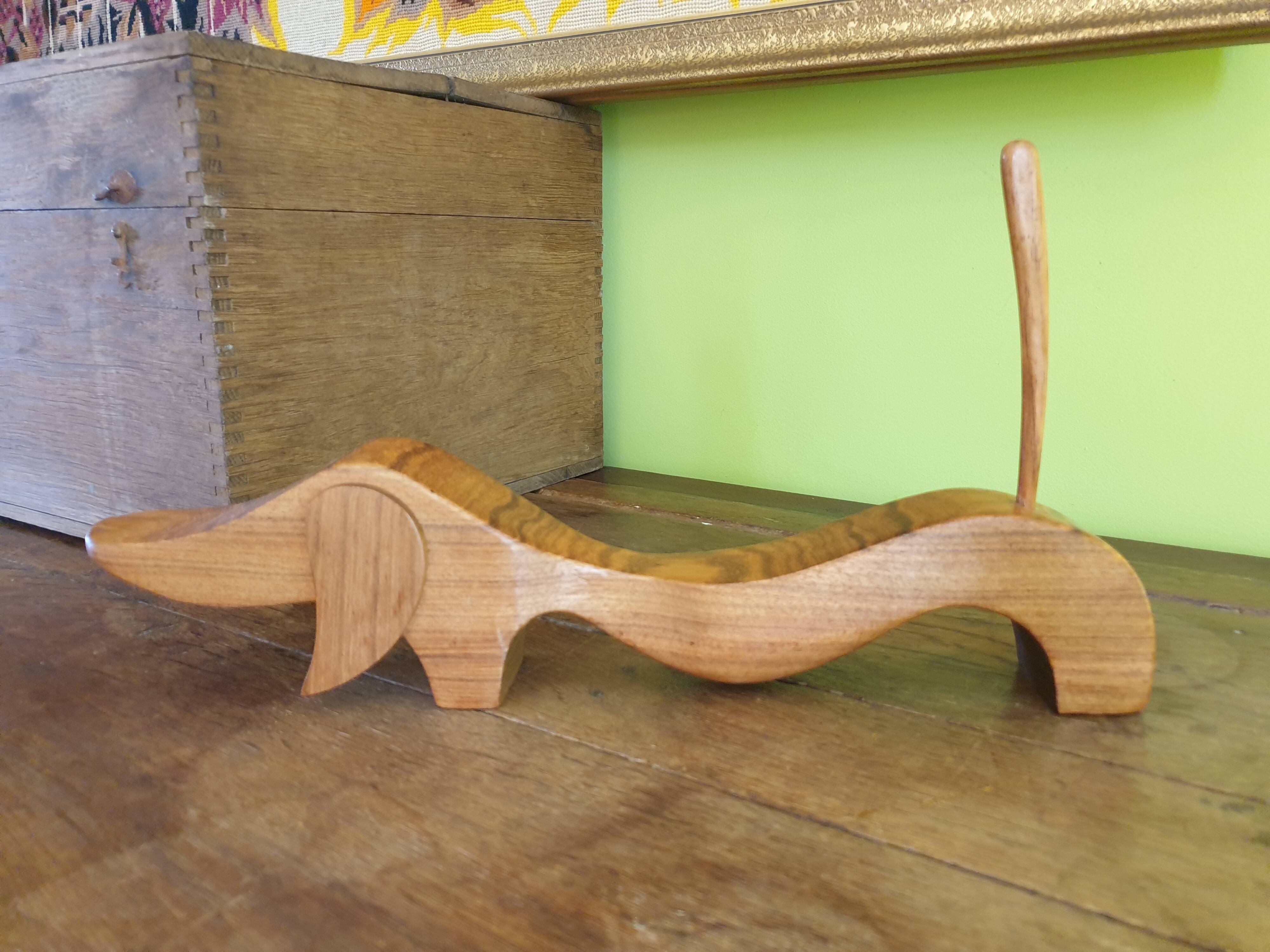 Sculpture Teckel en teck design scandinave Mid-Century