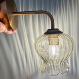 Applique coudée globe vintage en verre ambré