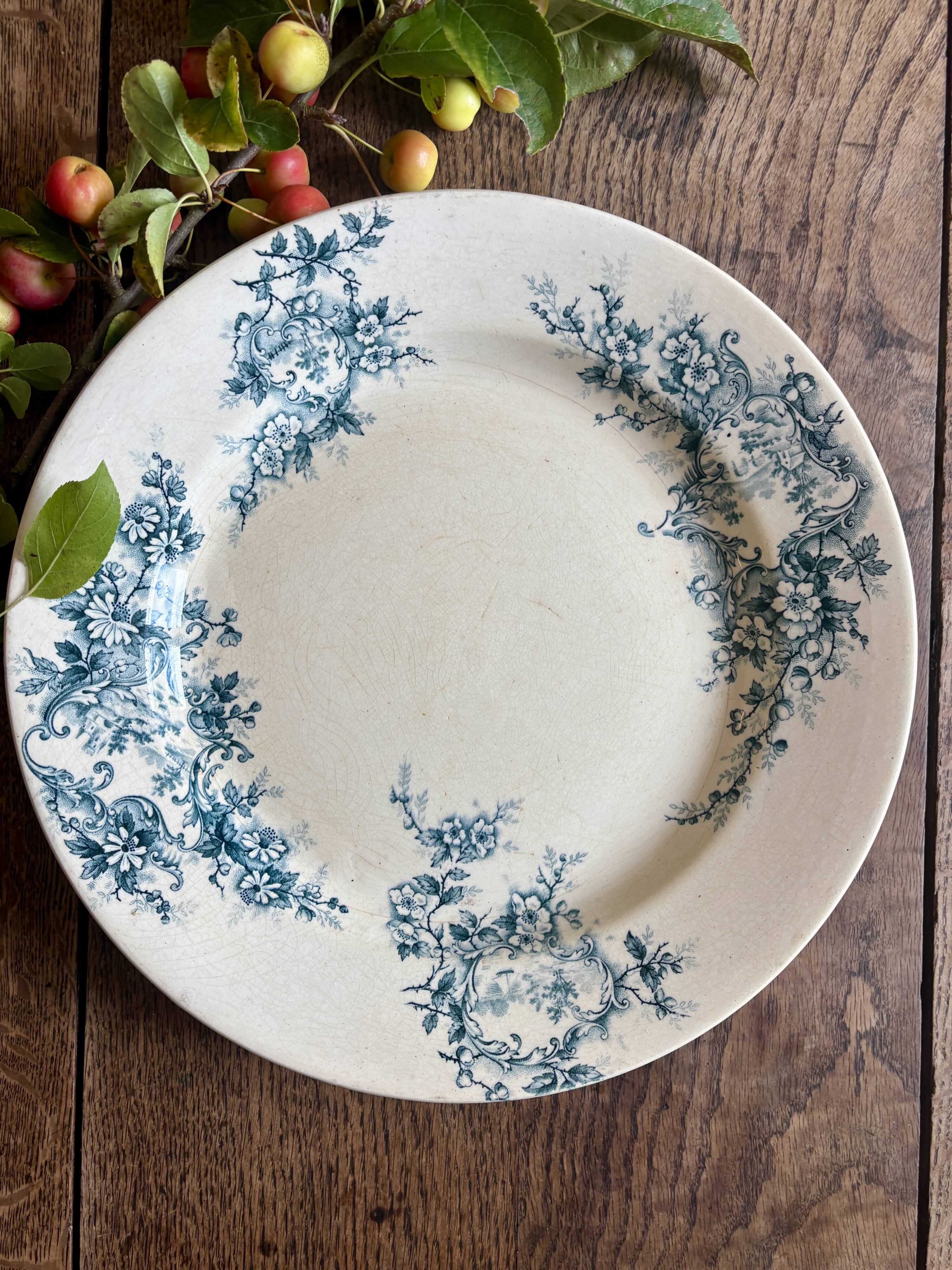 Antique round ironstone dish - Pompadour de Choisy le roi