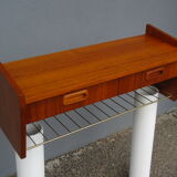 Scandinavian console wall shelf