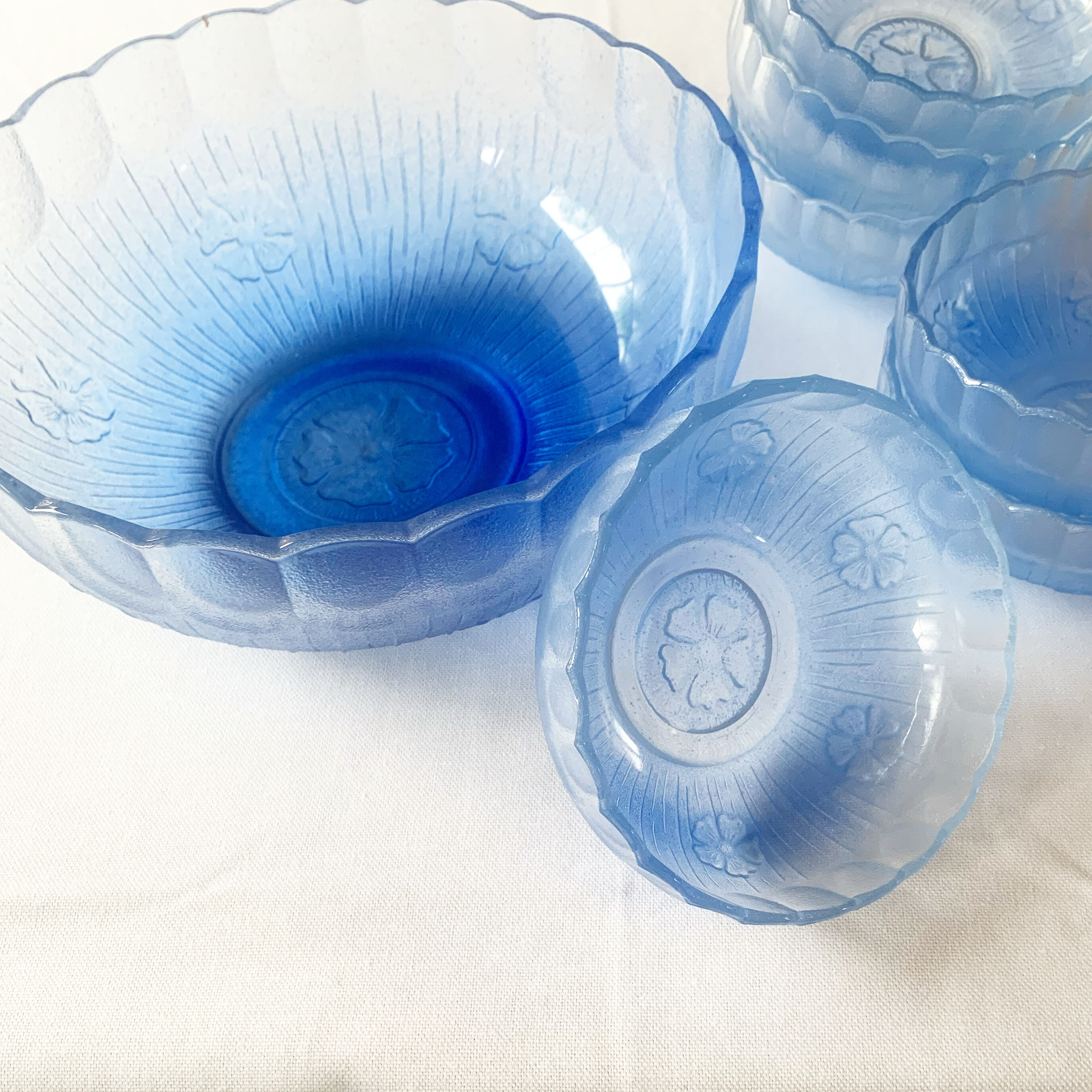 Dessert service in blue Arcopal