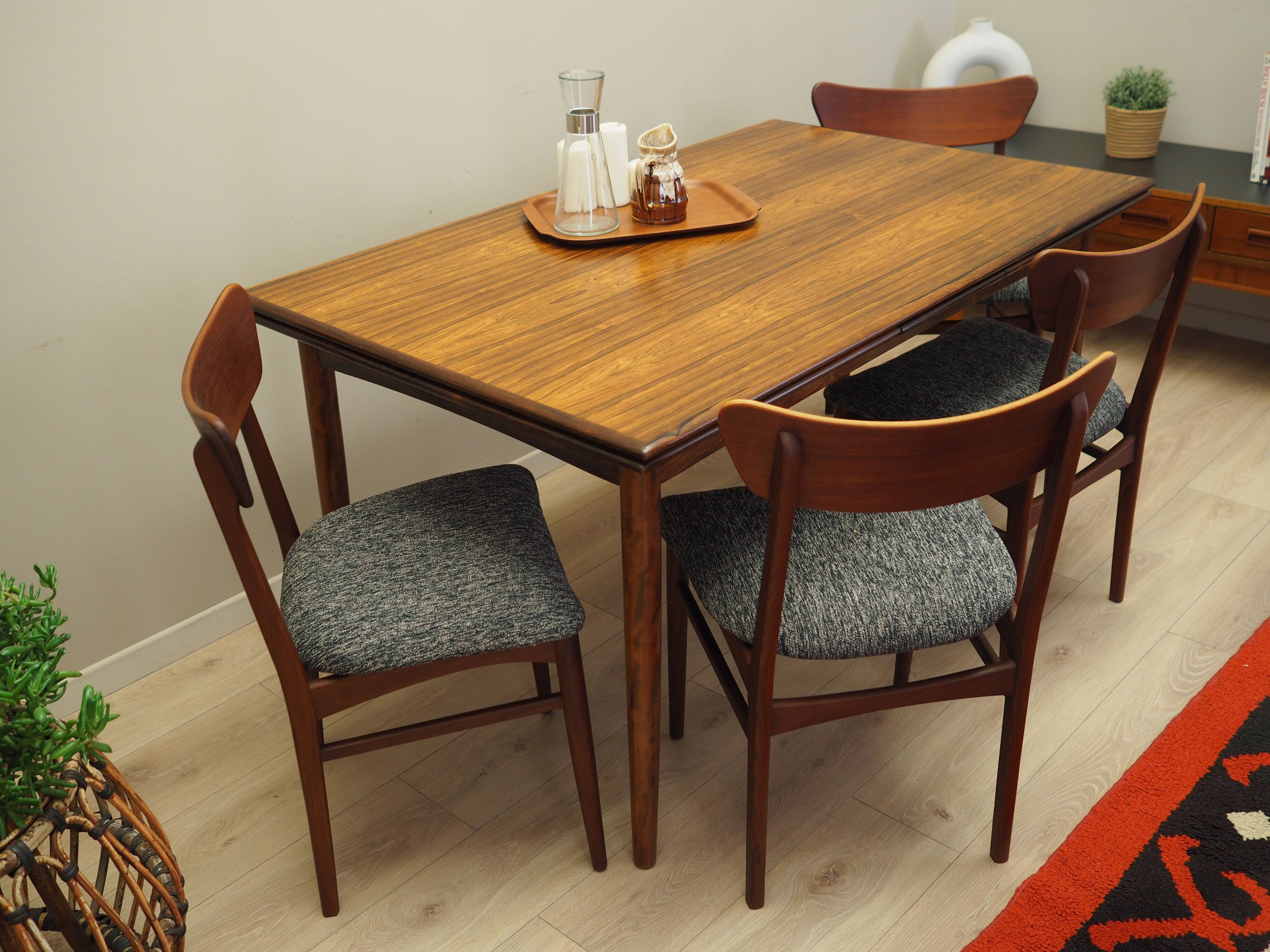 Table en palissandre, design danois, années 1970, production : Danemark