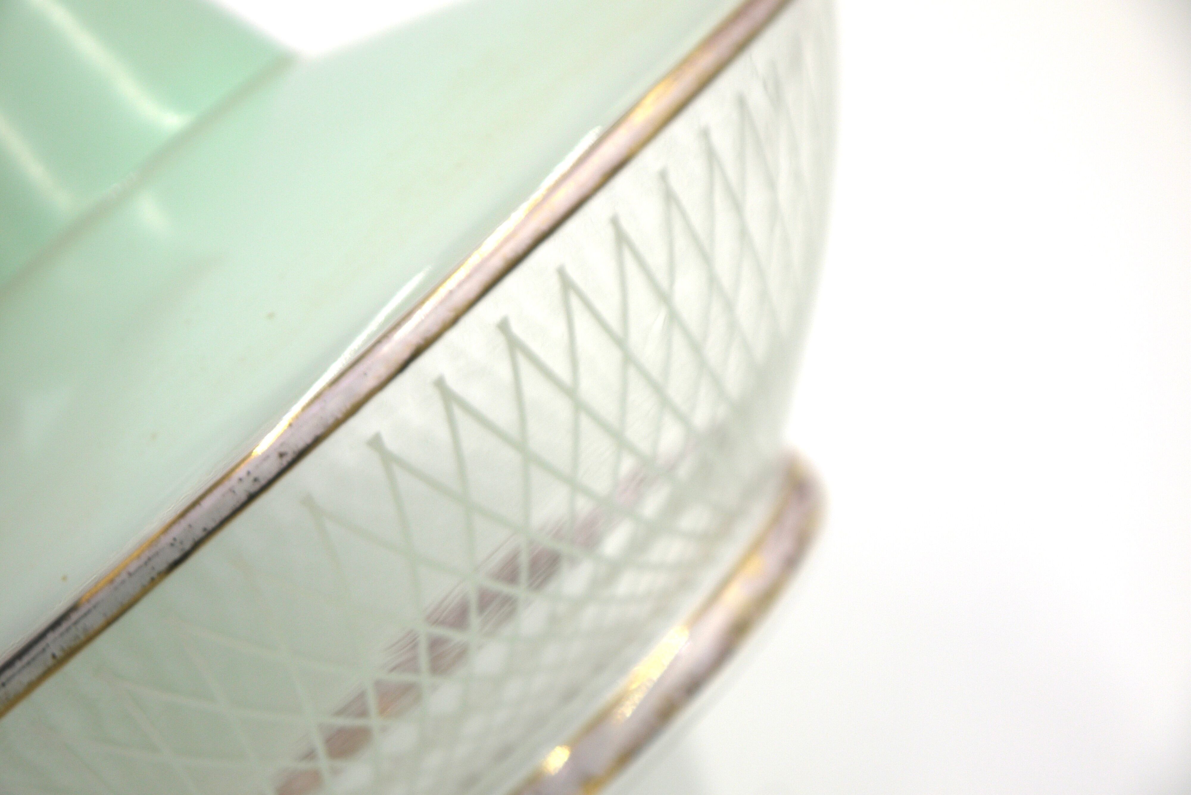 Green saucer suspension