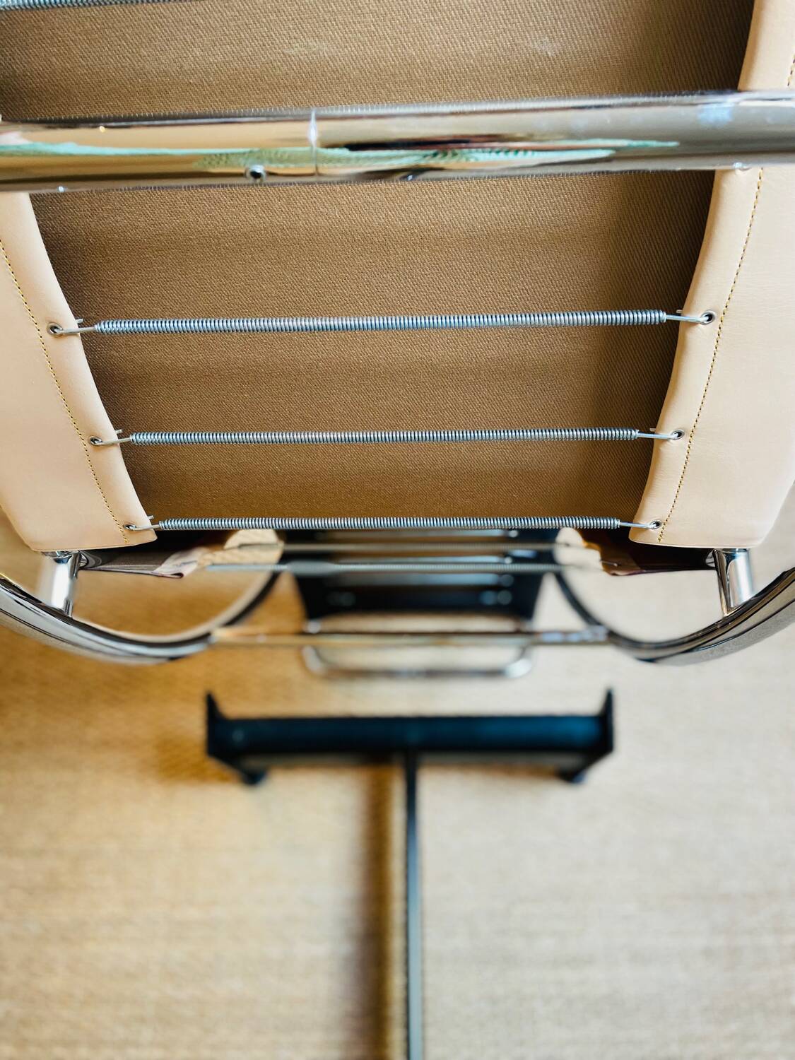 Magnifique LC4 Cassina/Vuitton en hommage à Charlotte Perriand