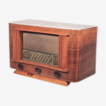 Vintage Bluetooth radio: R.T.A BS 4 from 1945