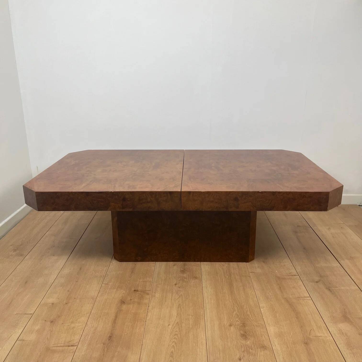 Art Deco coffee table in burl wood – 1930s/1940s