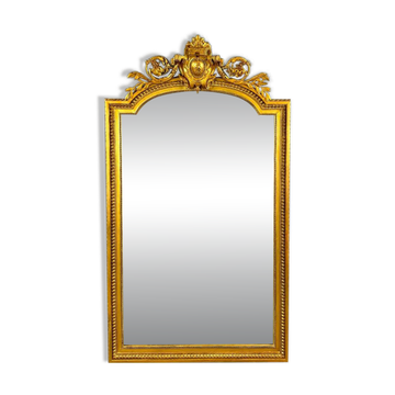 Grand miroir ancien en bois doré de style Louis XVI à fronton sculpté, XIXe