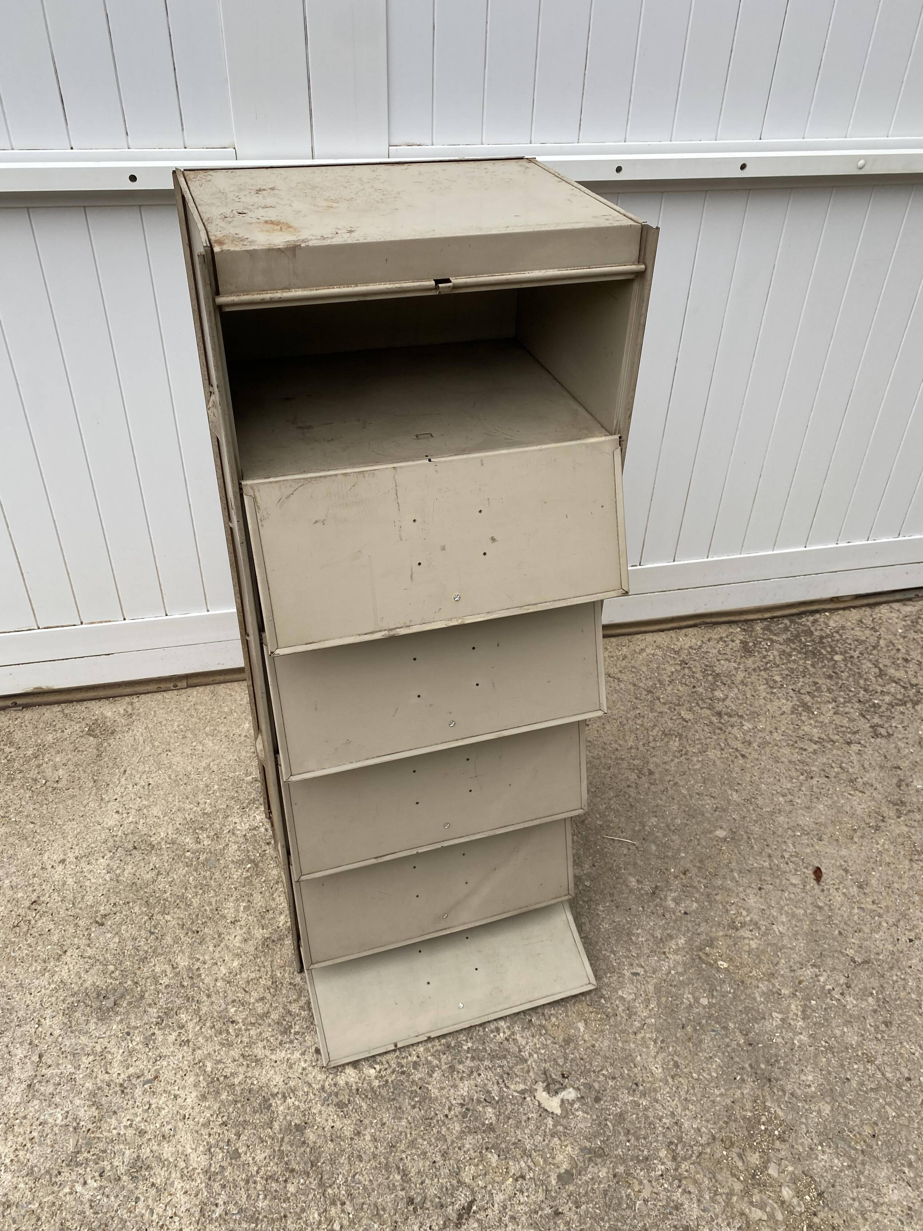 Meuble à 5 clapets casier industriel métal Ronéo 1950