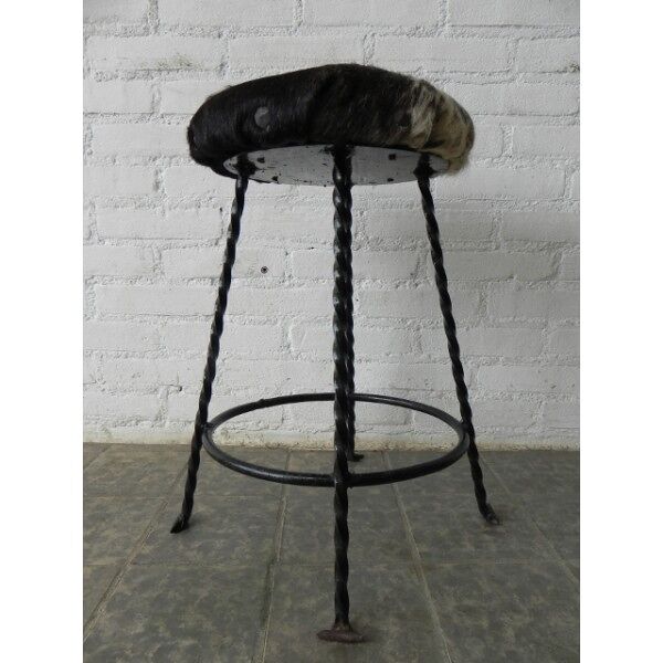 Tabouret vintage bordée de peau de vache