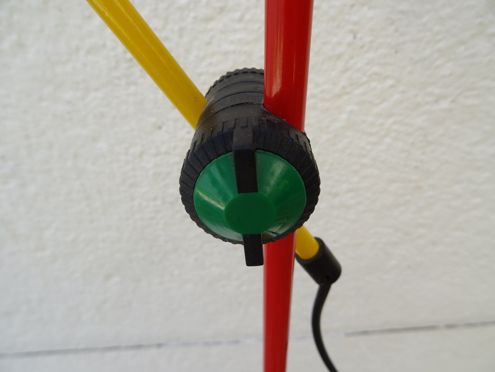 80s metal lamppost Memphis style