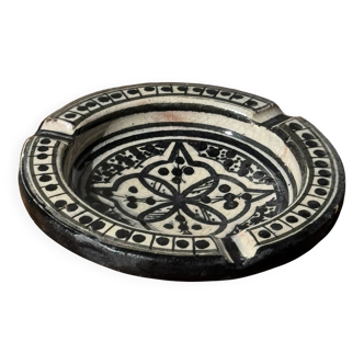 Moroccan Safi black and white hand-painted ashtray