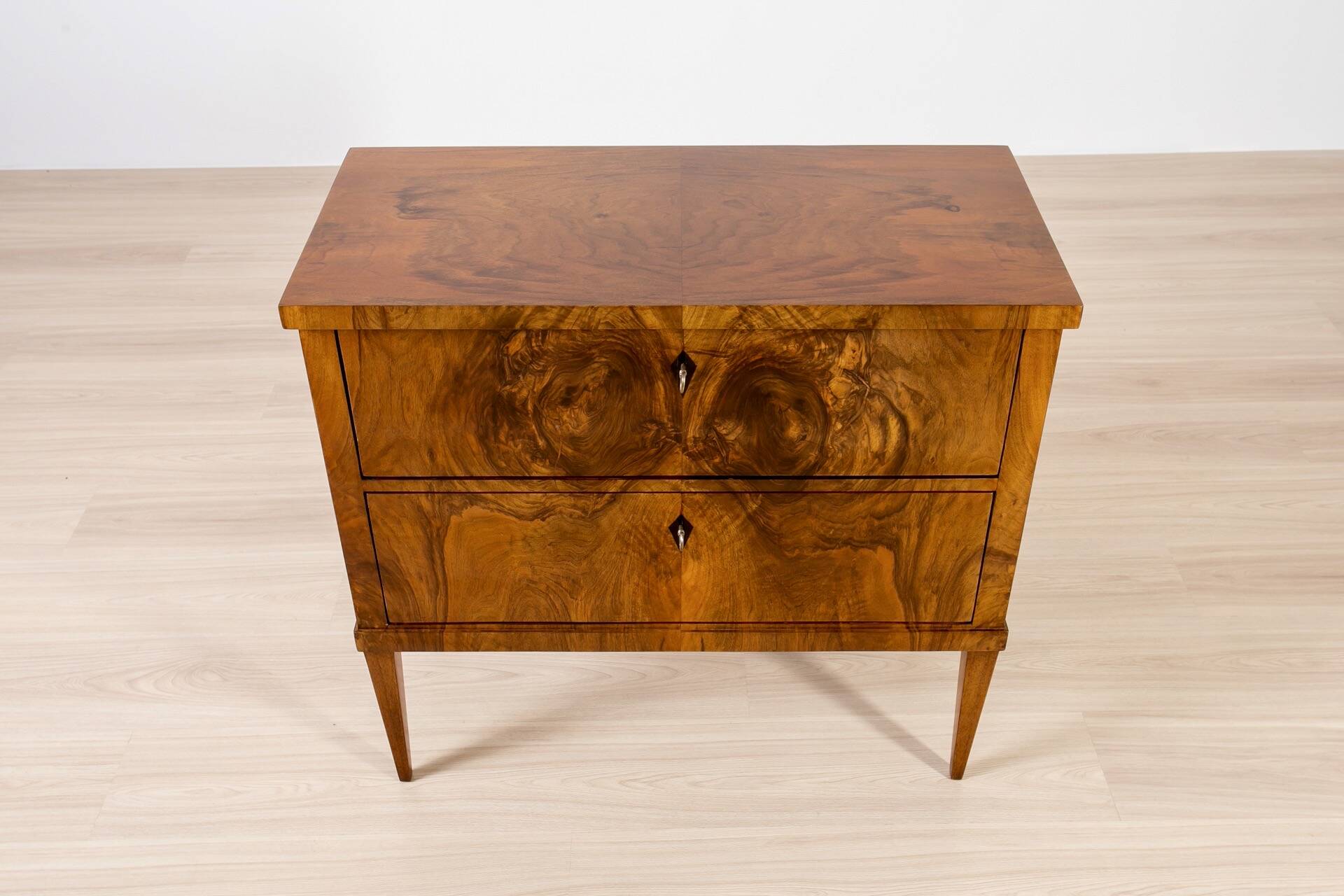 Elegant pair of Biedermeier style walnut commodes, Germany, French polish.