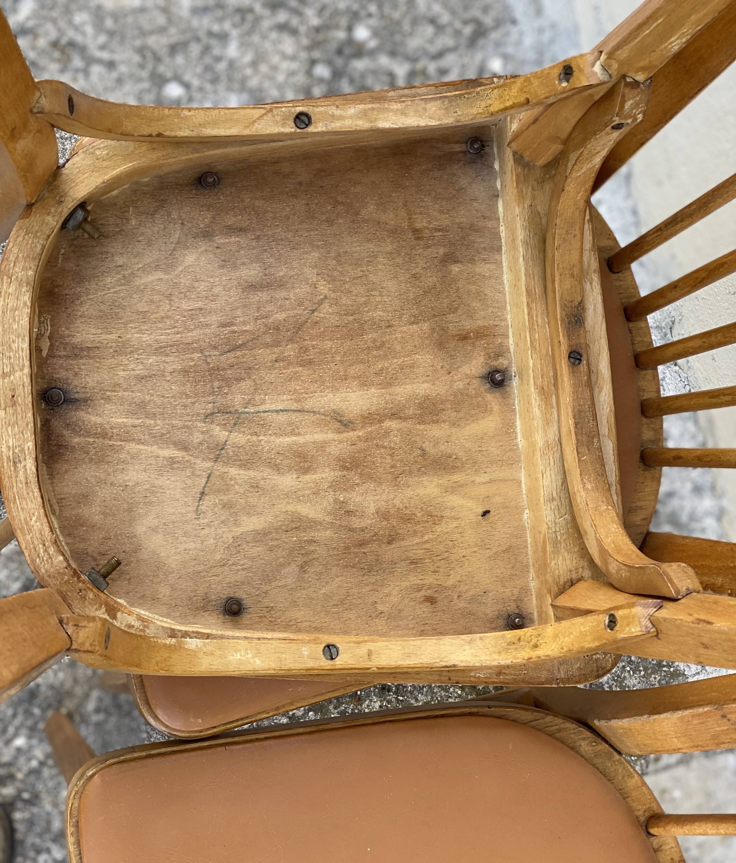 Série de 4 chaises bistros vintage 1950-60 assises Skaï