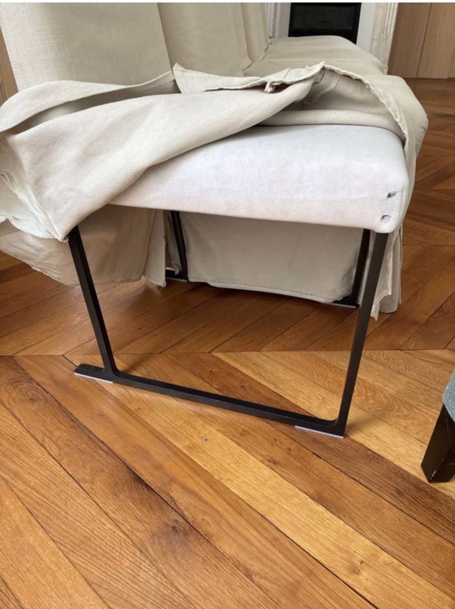 Set of 6 Maxalto chairs with covers.