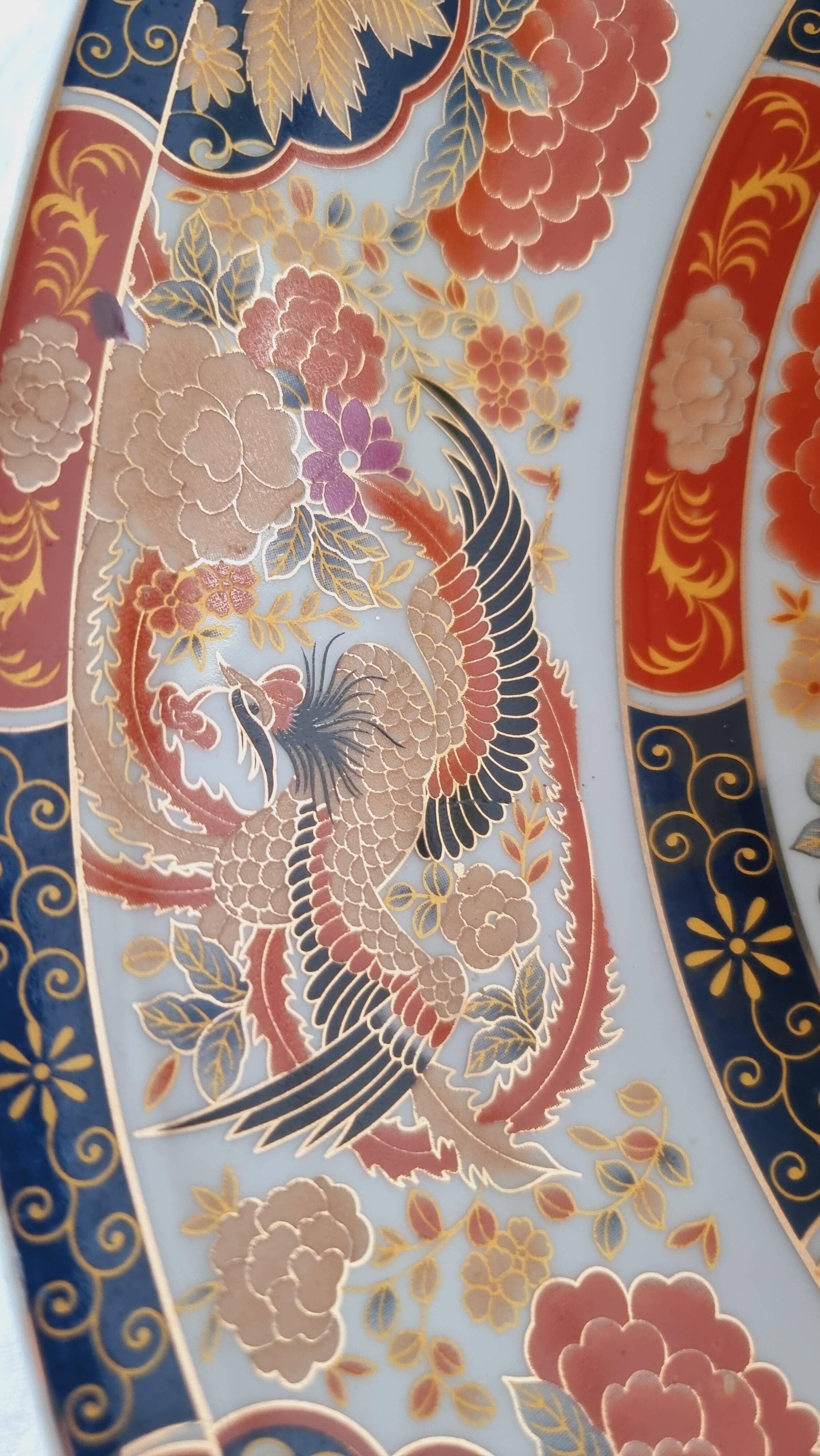 Large deep porcelain plate in Imari style (35.5 cm) with "Phe" decoration.