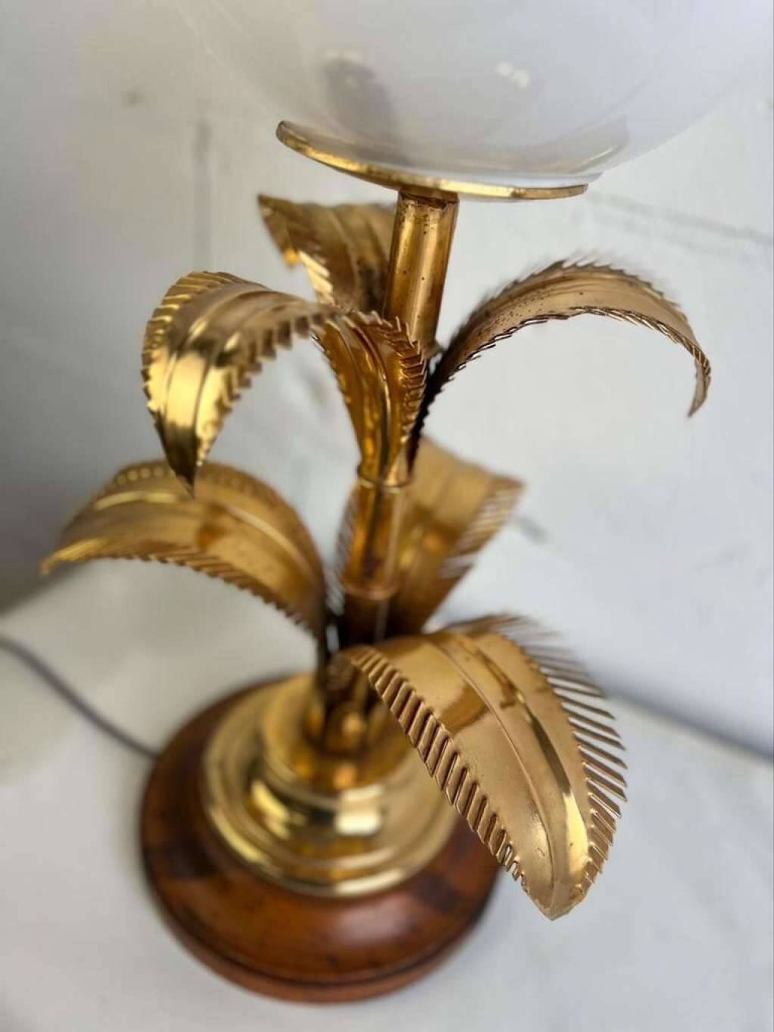 LAMPE DE TABLE HAUTE VINTAGE AVEC PALMIERS "DORÉS", STYLE HANS KÖGL