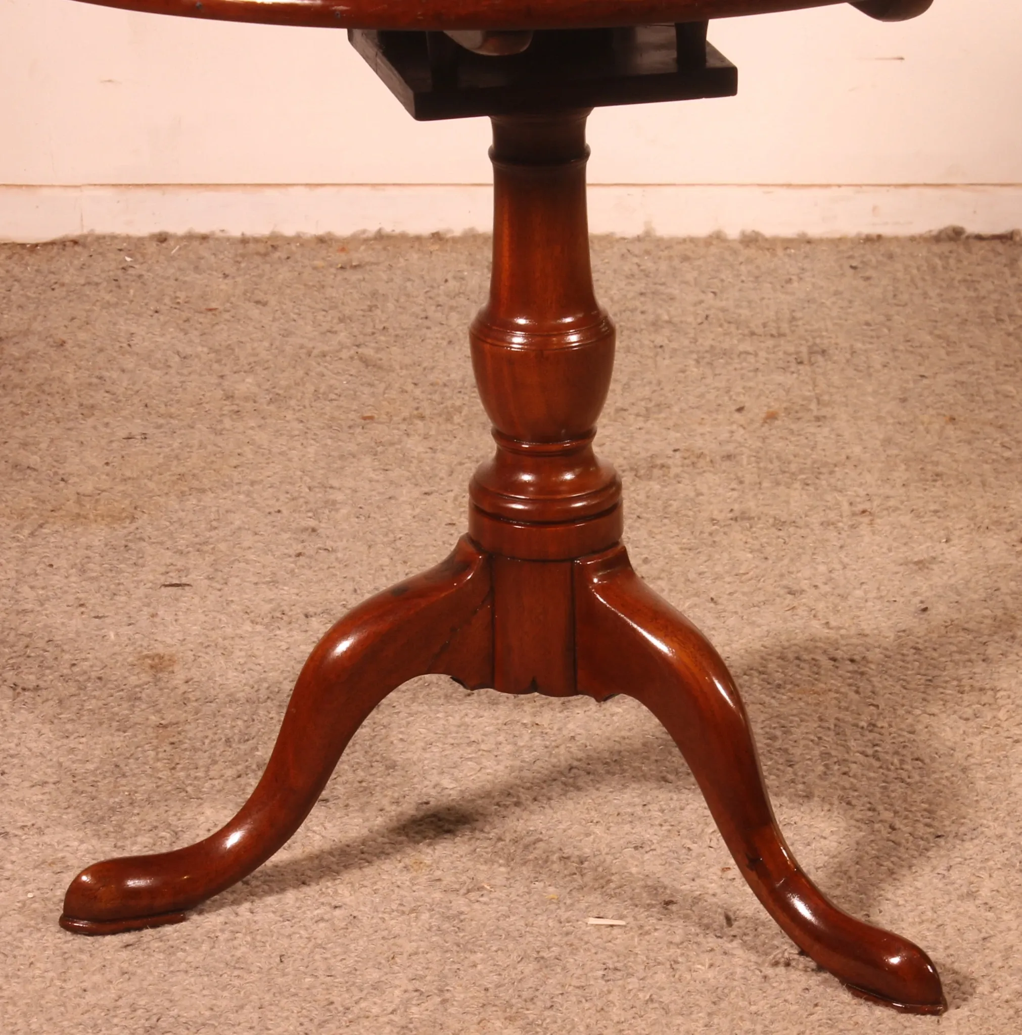 mahogany guéridon with mechanism - 18th century
