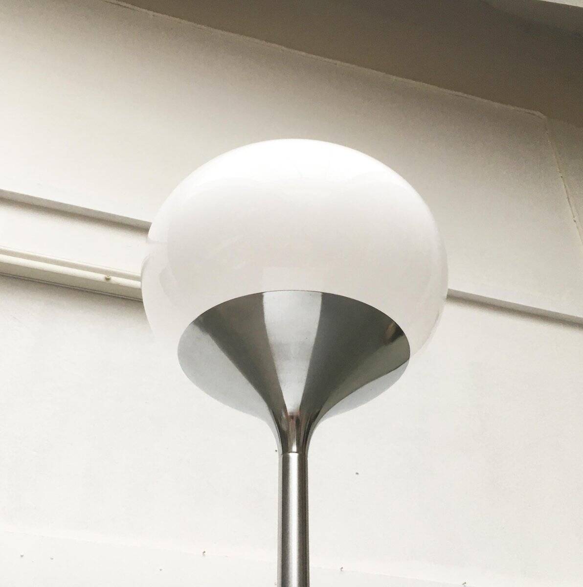 Flash floor lamp from the Italian mid-century space age by Guzzini.