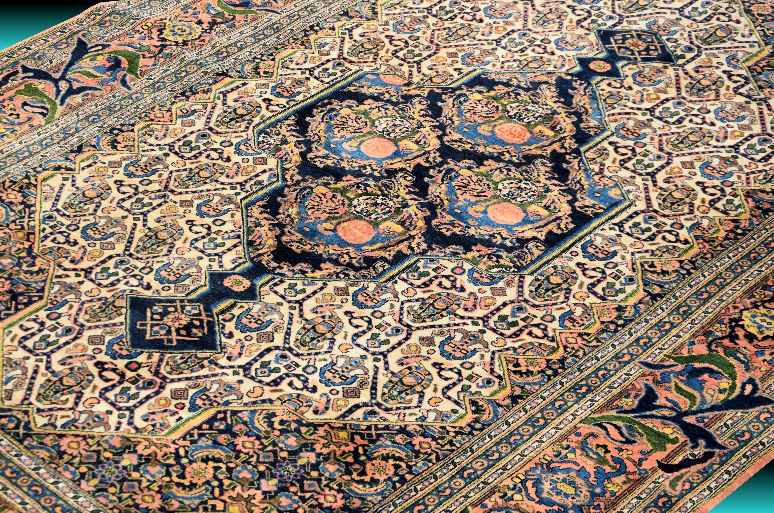 Ancient Oriental Carpet Senneh Iran: 190x290 cm Persian Kurdistan