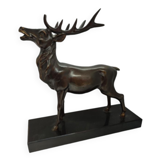 Cerf en regule sur platine noir en marbre style Louis Albert Carvin