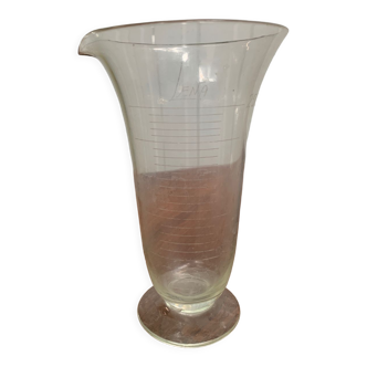 Verre vase gradué bec verseur 1930