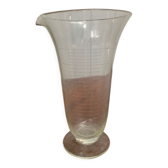 Graduated vase glass spout 1930