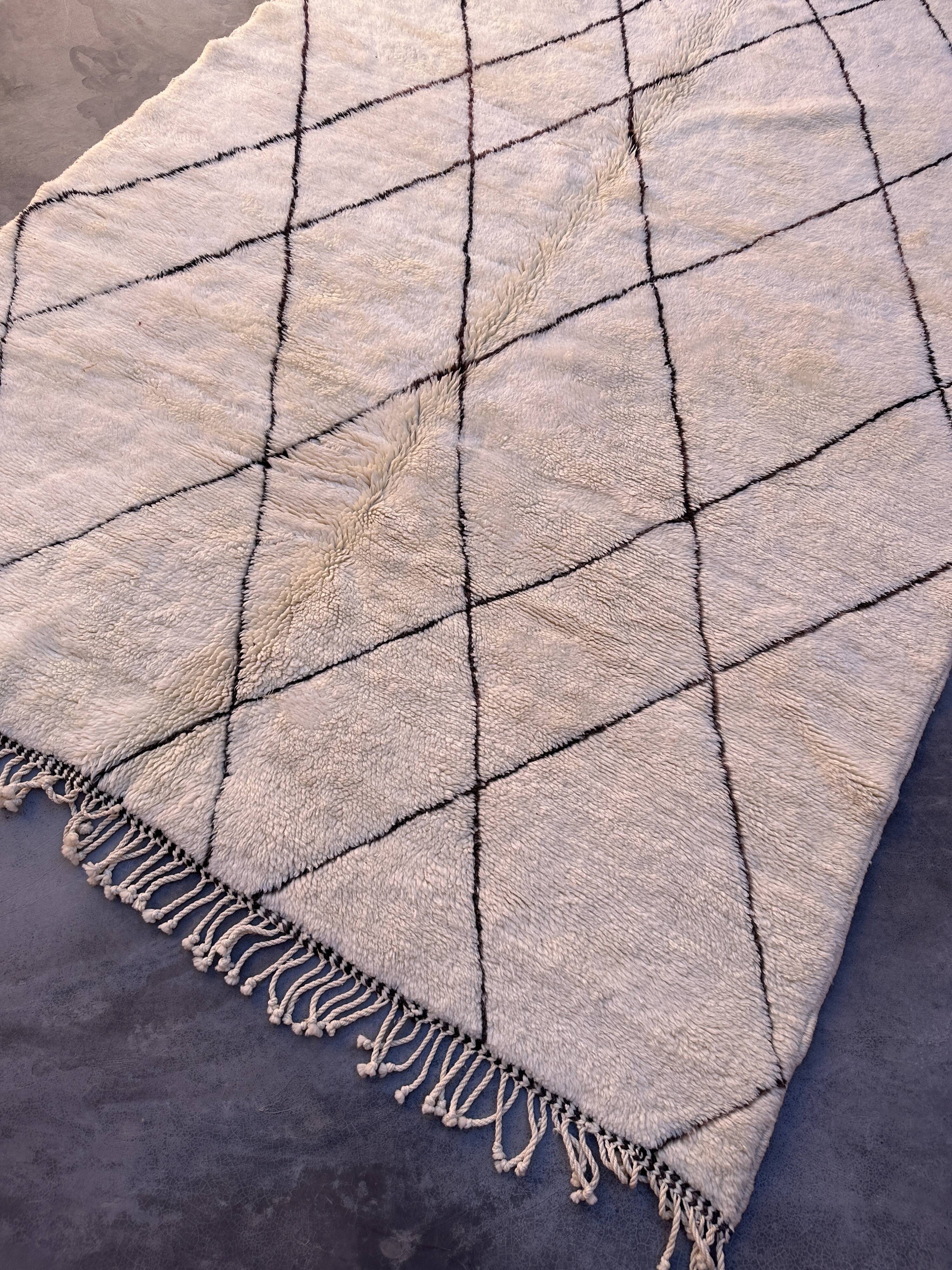Moroccan rug Beni M'Rirt white - 224 x 294 cm
