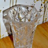 Vase en verre sculpté