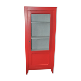 Vintage red showcase