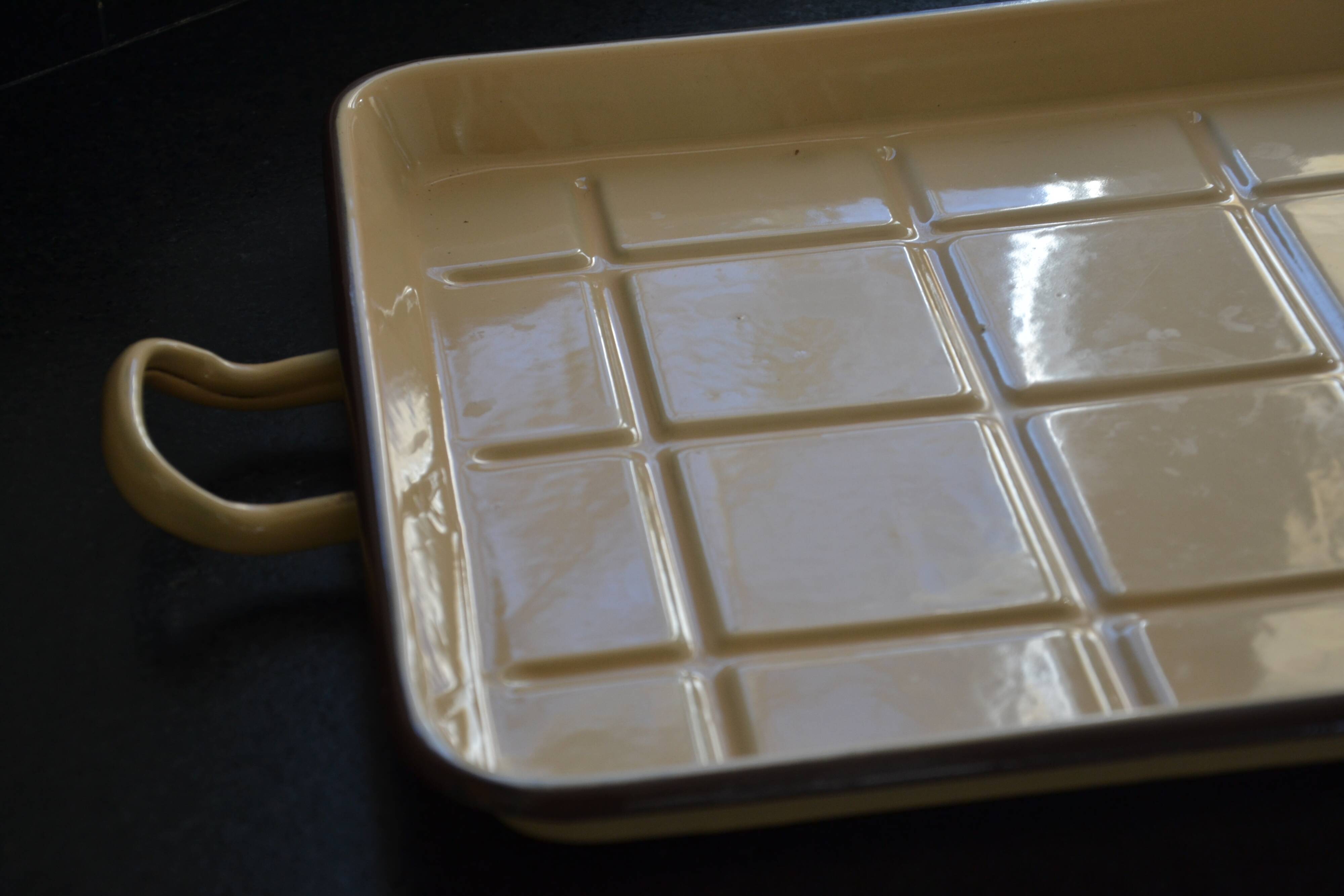 Vintage enamelled sheet metal tray