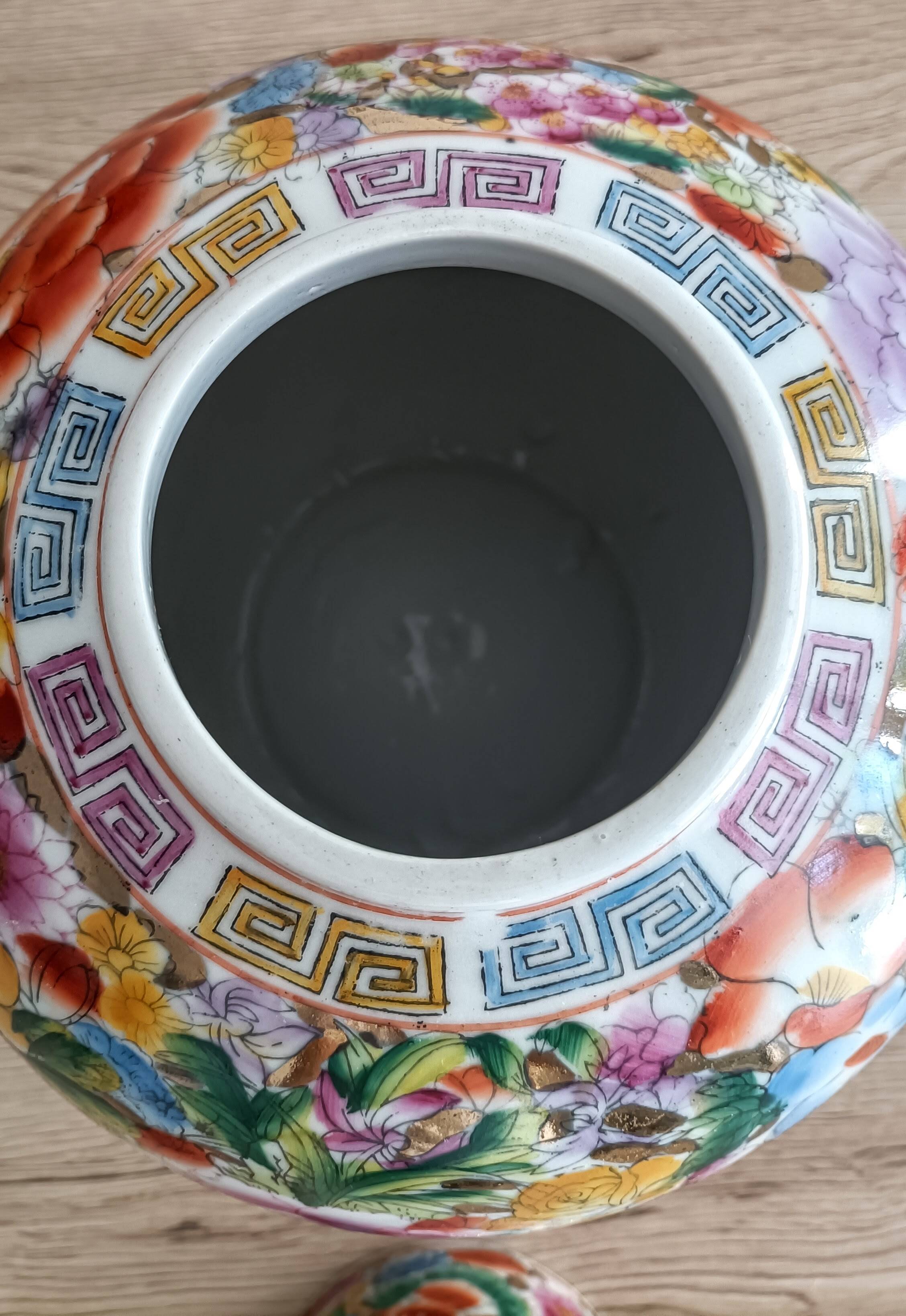 Large Chinese ginger jar with multi-colored porcelain lid