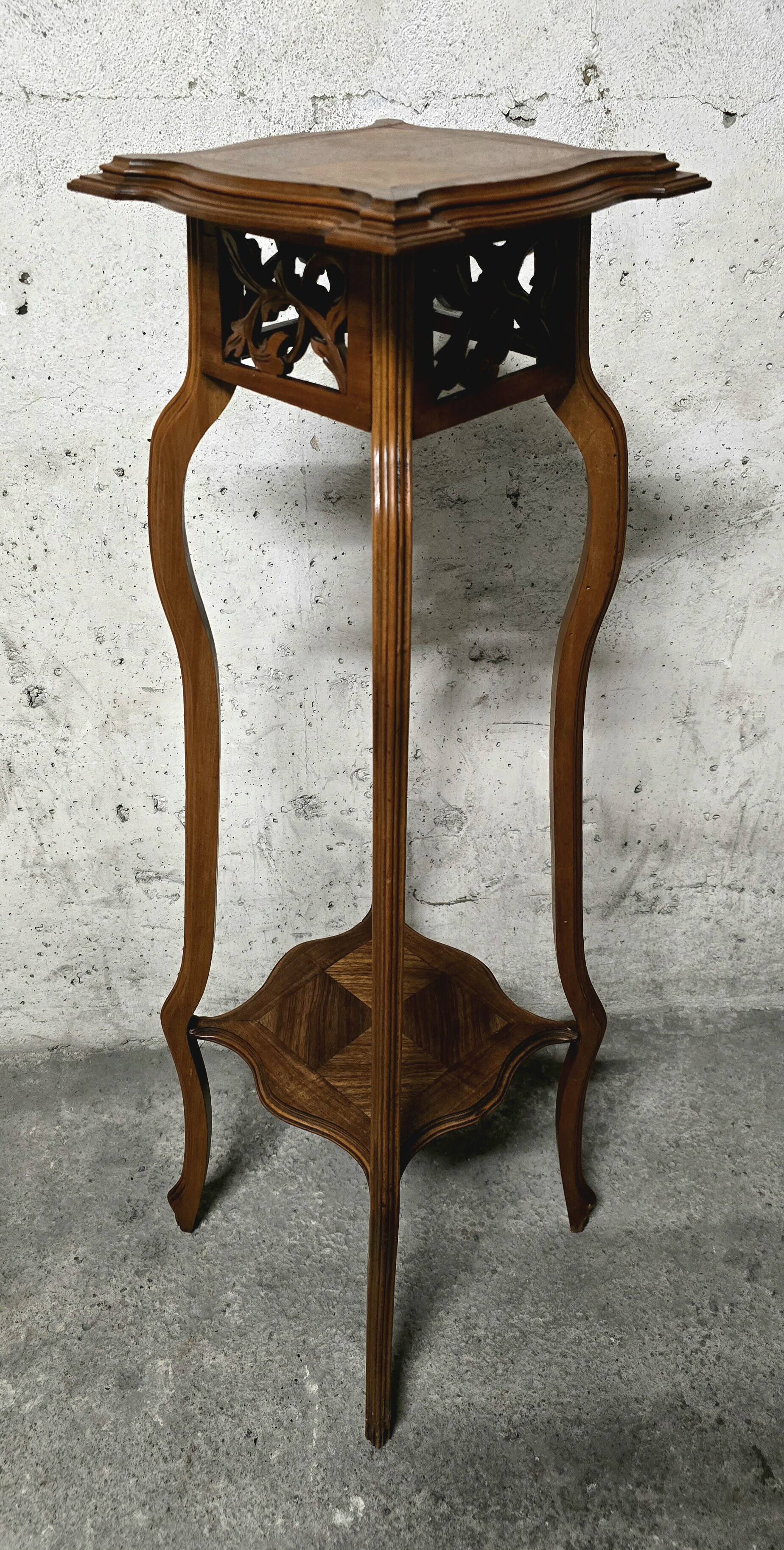 Art Nouveau High Walnut Stand - Jugendstil