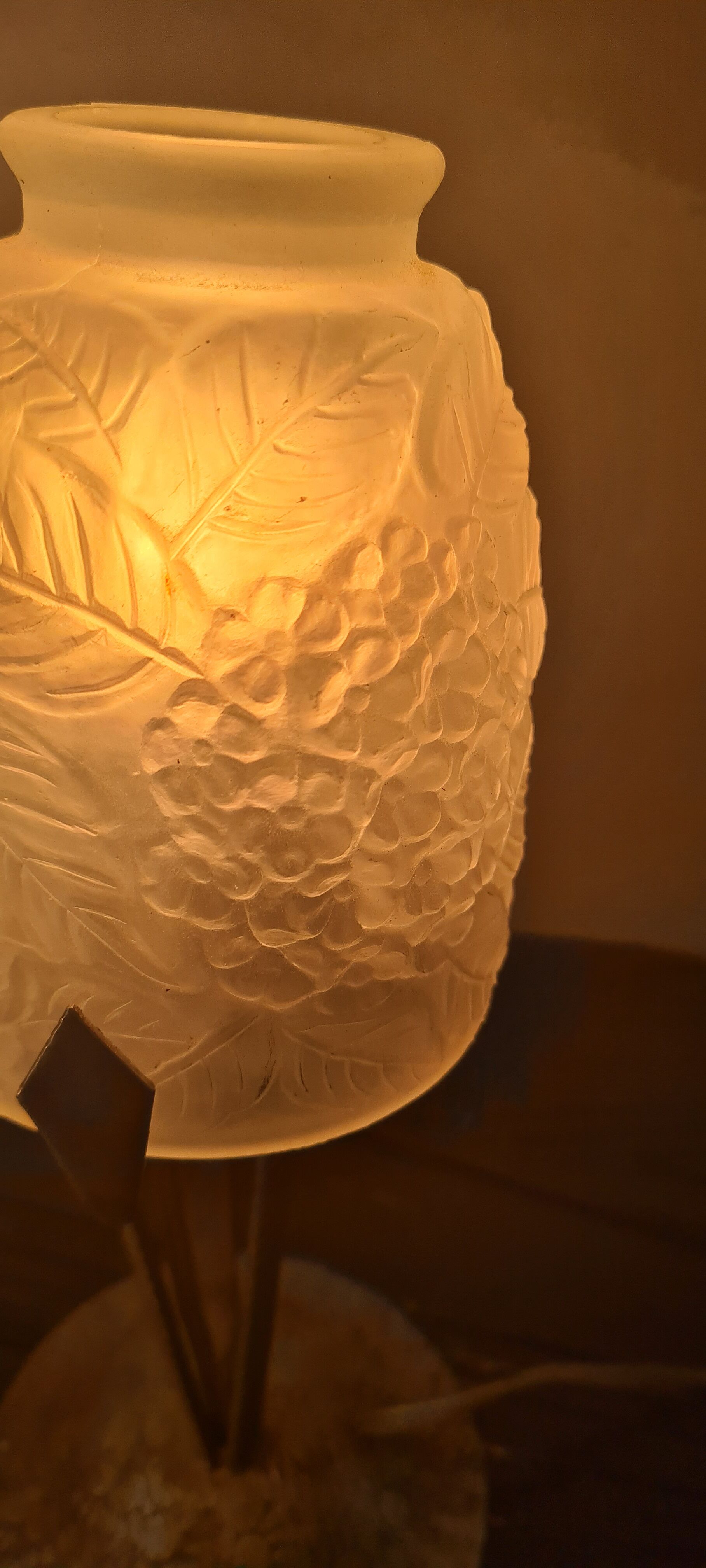 Wrought iron lamp, tulip molded glass pressed, unsigned 1930 a 40