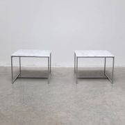 Paire de tables basses ou de tables d'appoint en marbre de Carrare et chrome, années 1970.
