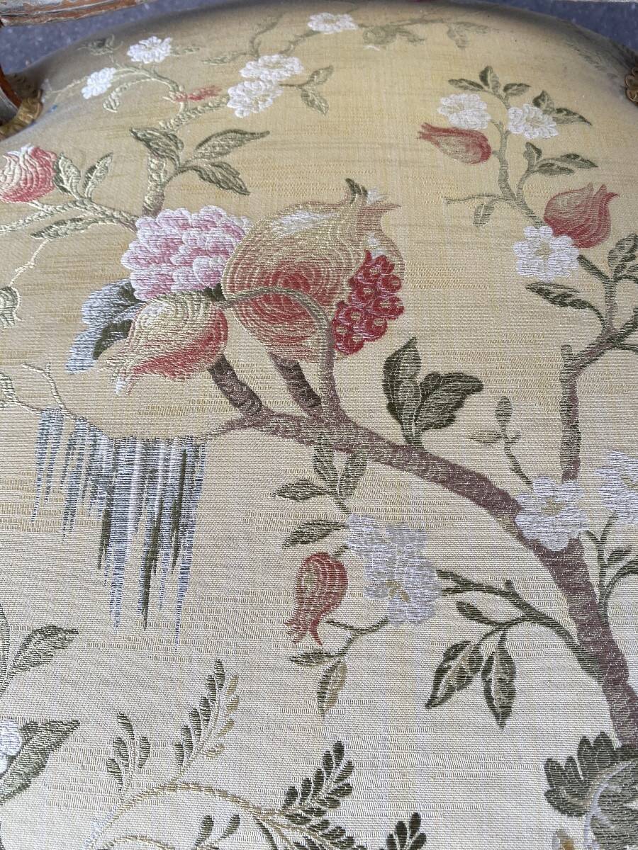 Paire de fauteuils en bois laqué de style Louis XV
