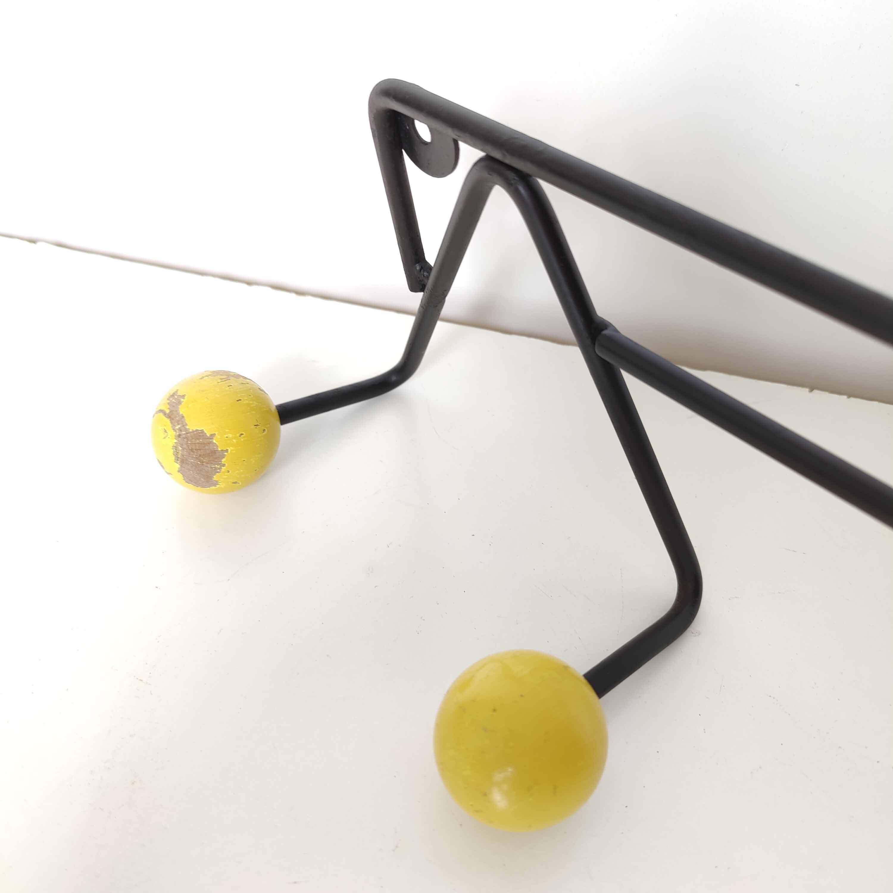 Zig-Zag wall coat rack hooks yellow wood balls