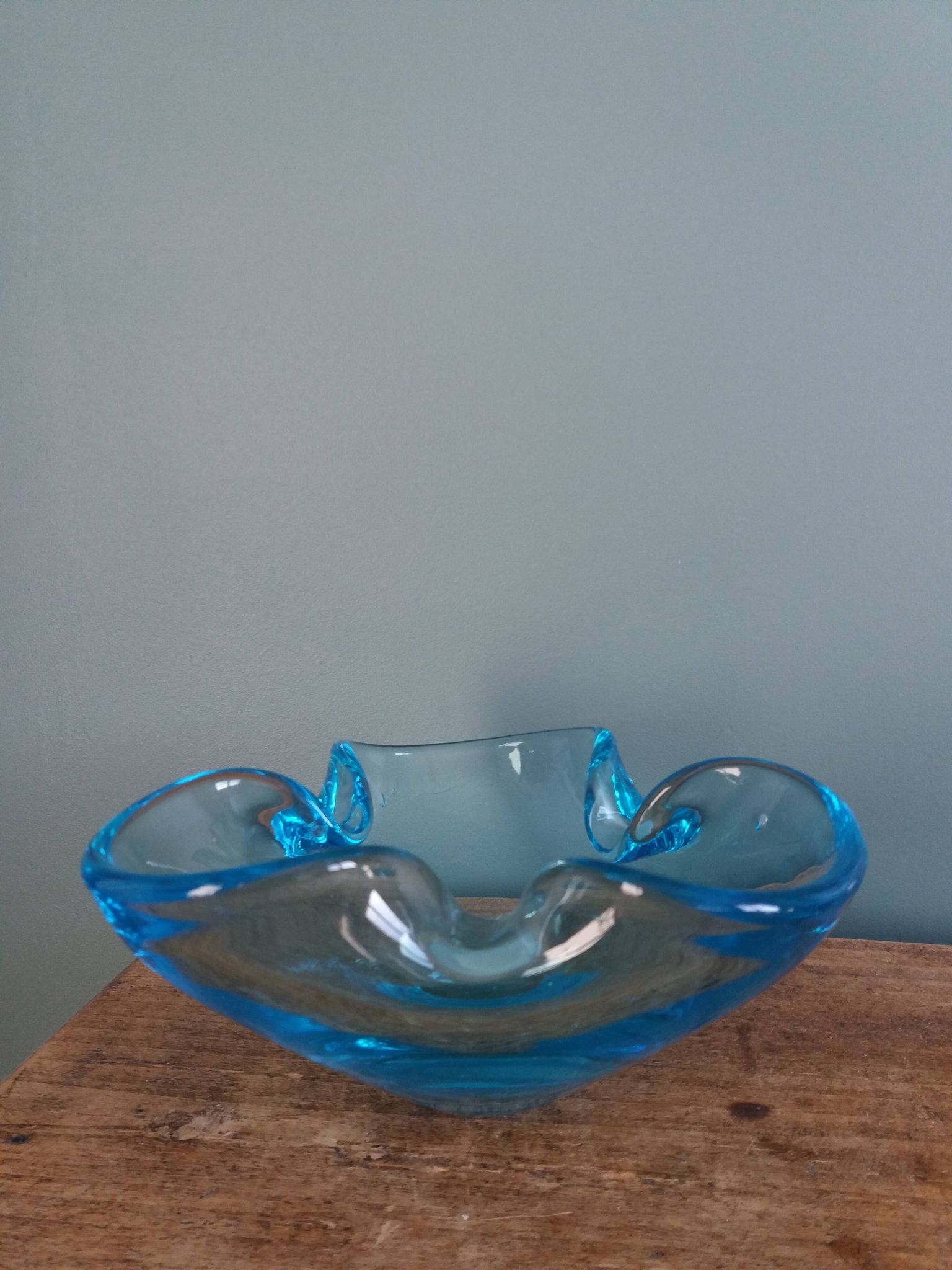 Murano turquoise blue glass trilobed empty pocket ashtray