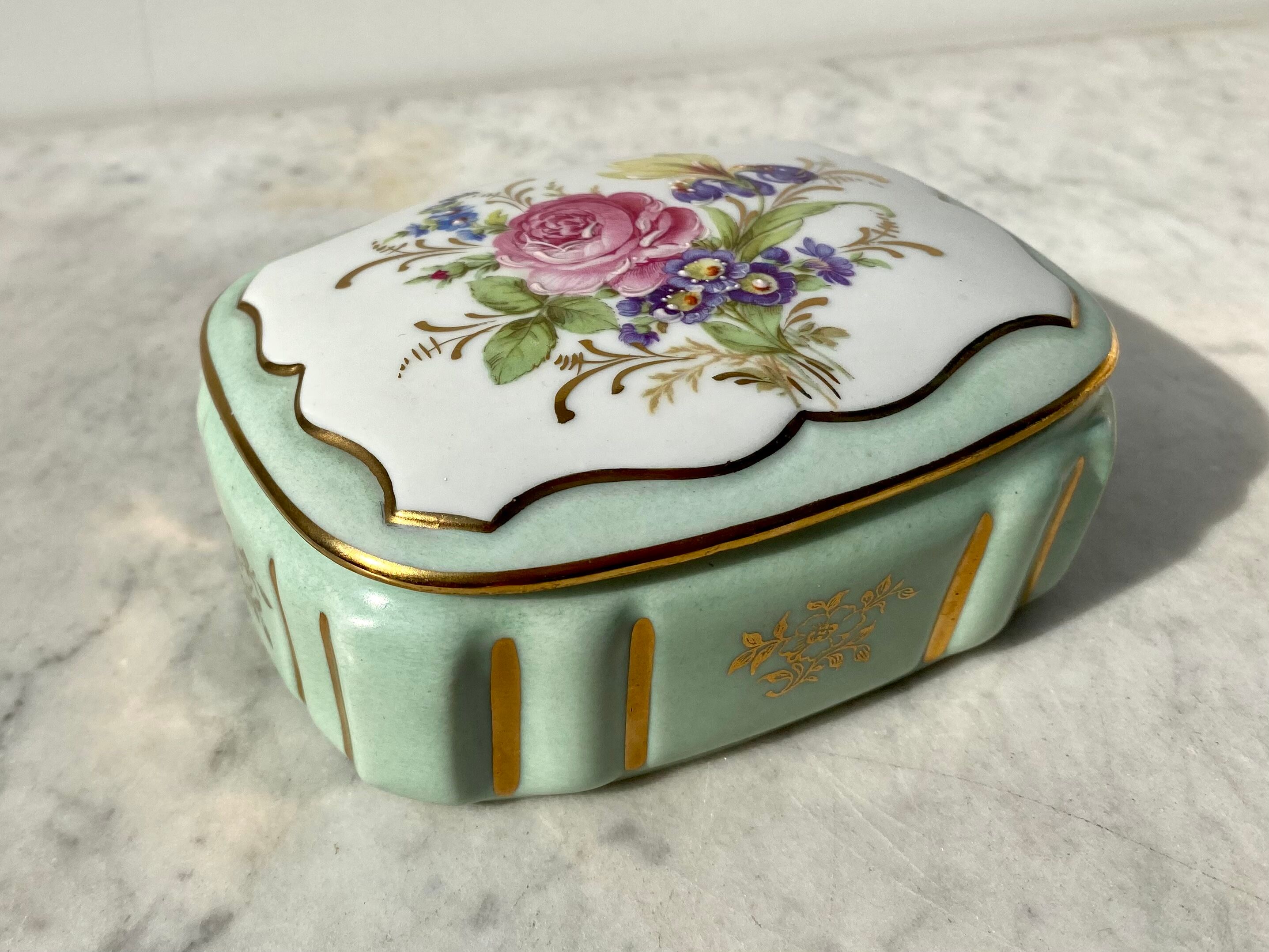 Porcelain jewelry box from Limoges Porteron vintage 60s perfect condition