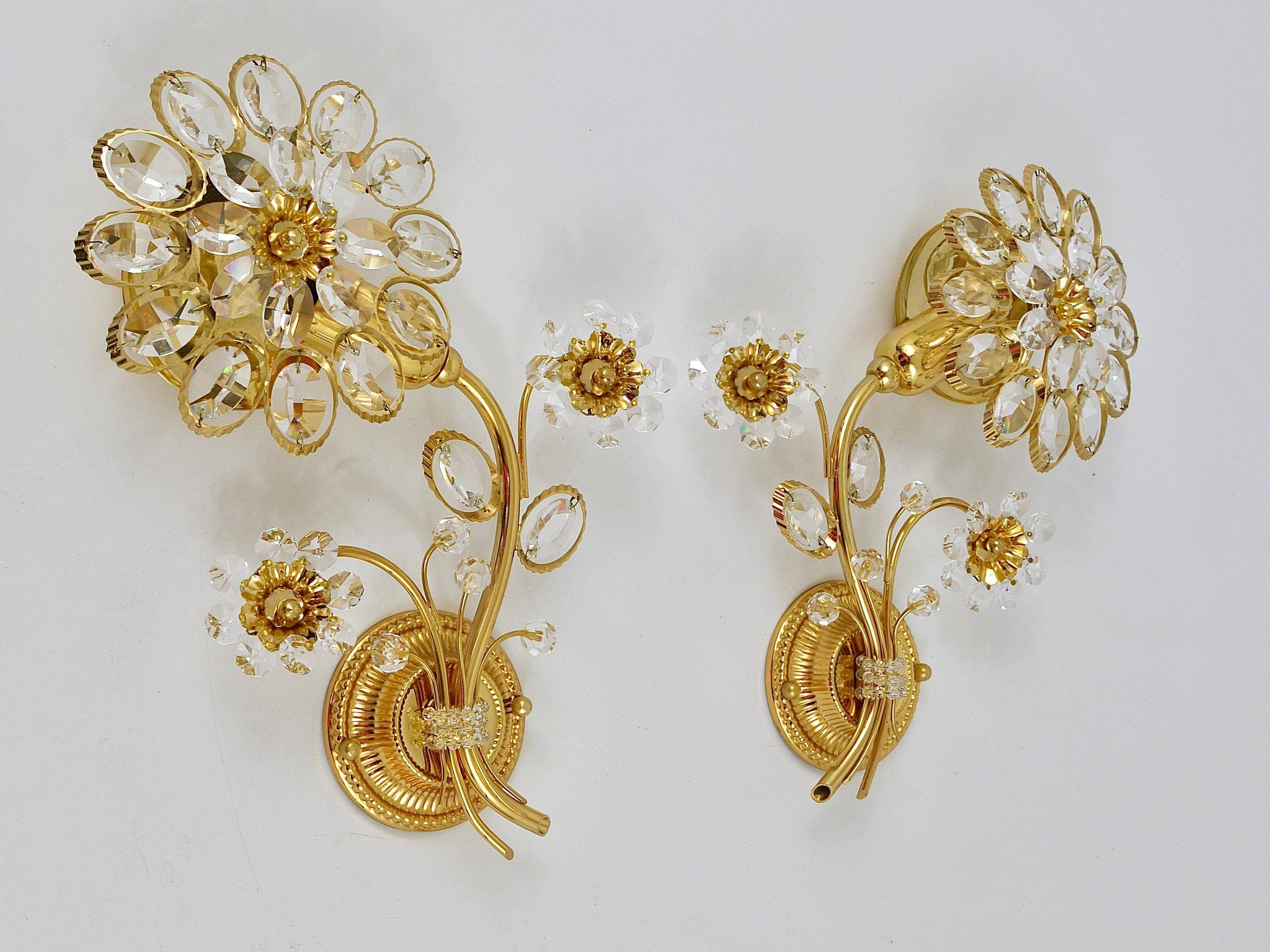 Pair of wall sconces flower in crystal with gilded brass by Ernst Palme, Palwa Germany, 1970s.