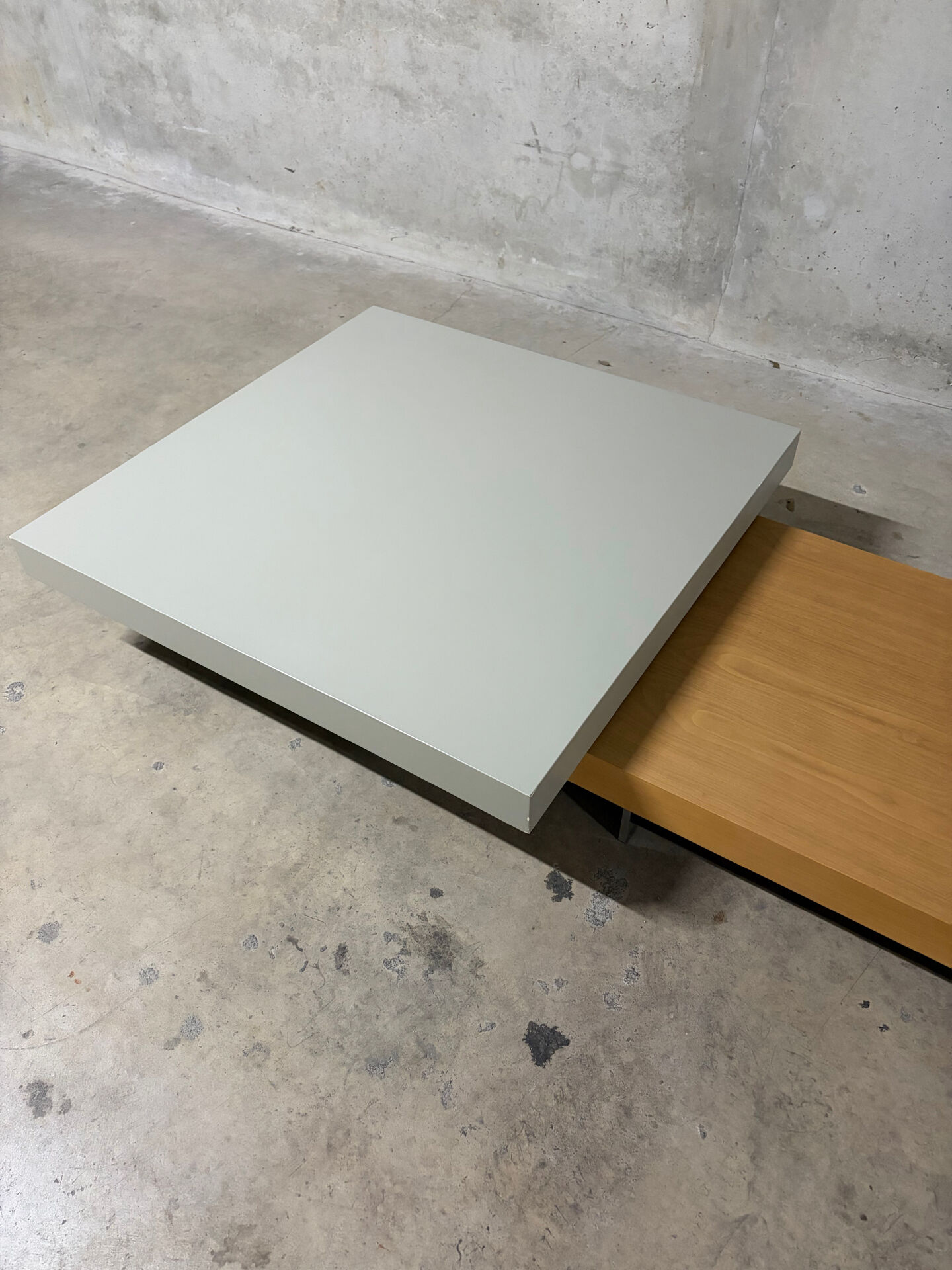 Jeu de 2 tables basses design Molteni&C, bois clair et laqué gris p