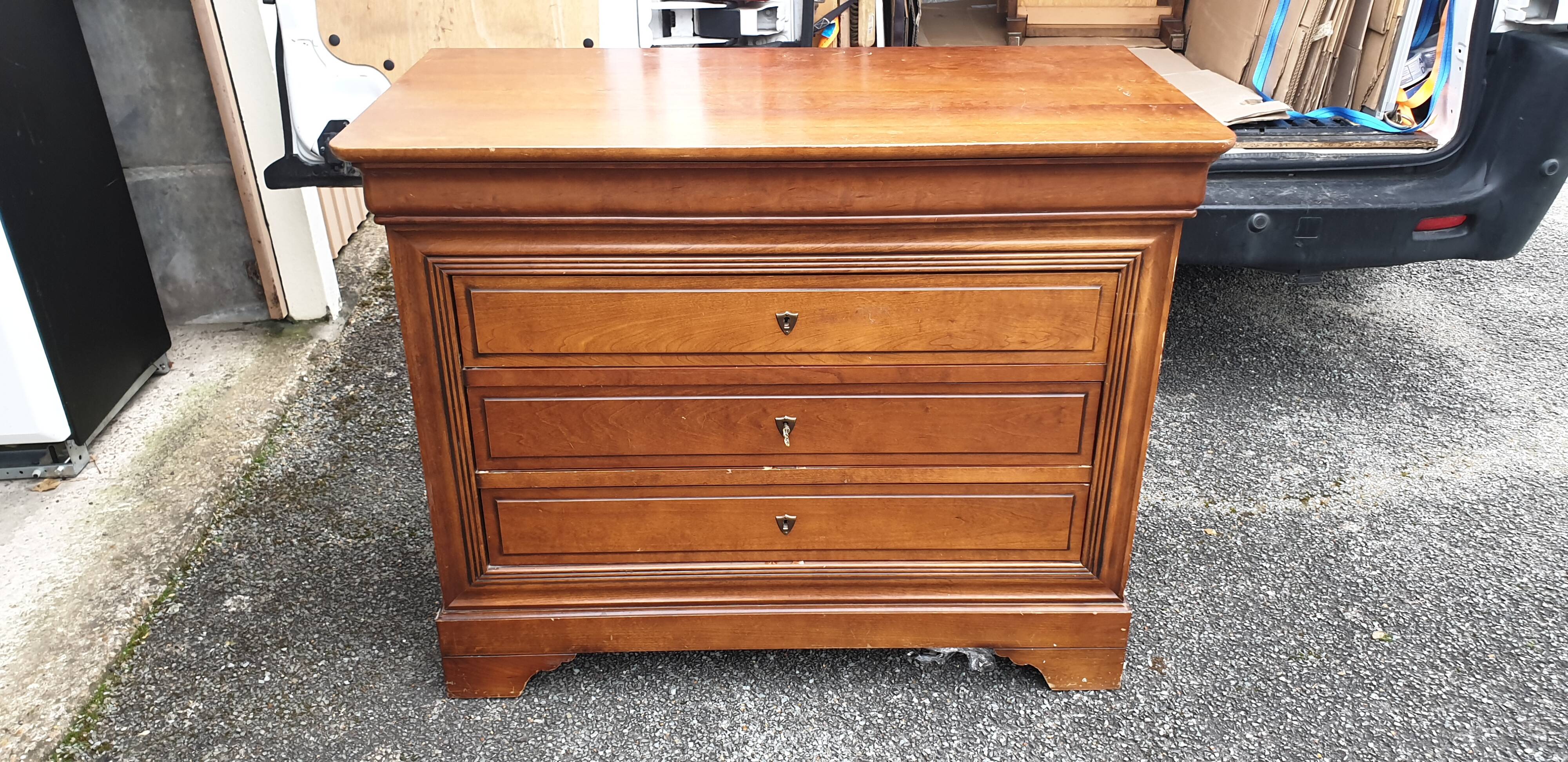 Louis Philippe chest of drawers in doucine