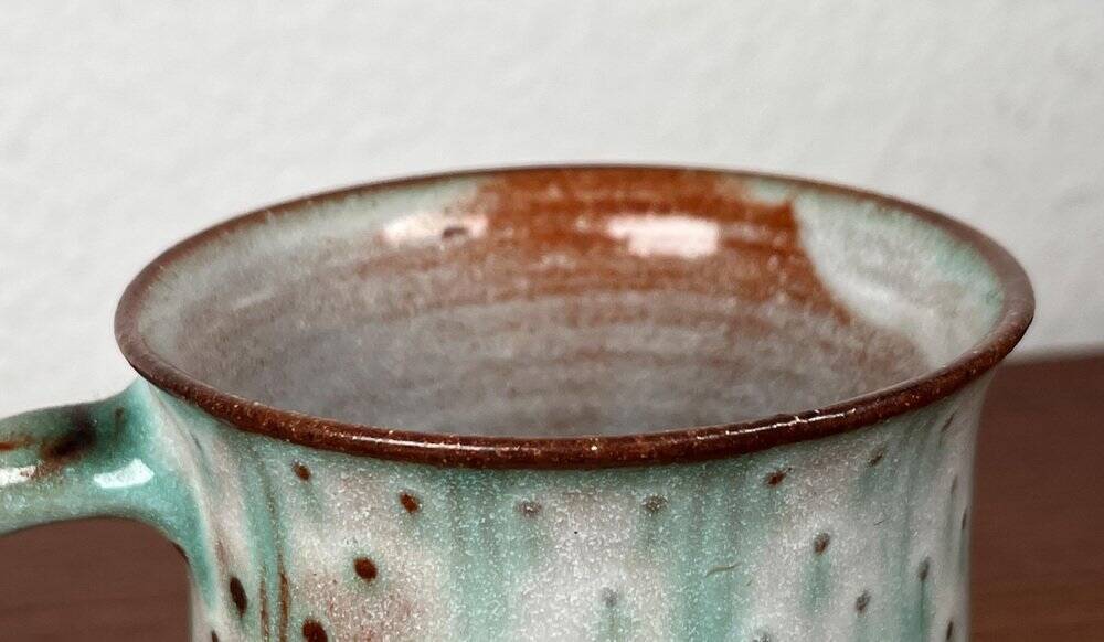 Mid-century modern studio pottery mug by Monika Maetzel, 1960s.