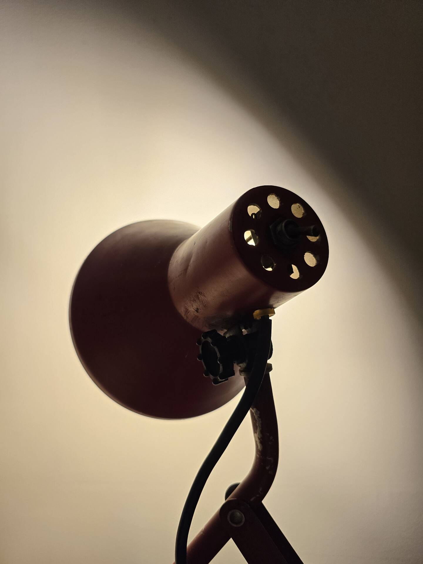 Lampe de bureau/du mur à bras articulé industriel rouge – Lampe de travail en métal réglable